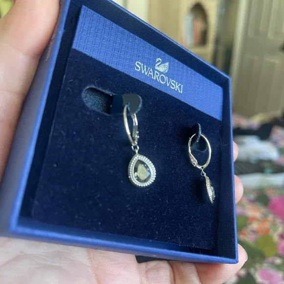 Swarovski Silver Teardrop Loop Earrings • NWT • OS - Picture 5 of 6